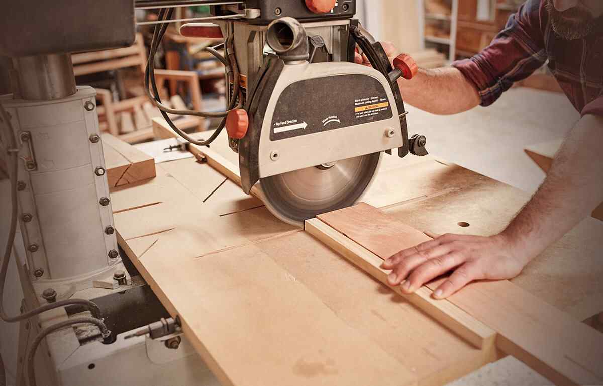 https://carpenter.serviceofsolution.com/wp-content/uploads/sites/10/2018/10/inner_professionals_08.jpg
